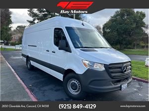 View 2023 Mercedes-Benz M2